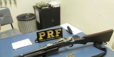 Polícia Rodoviária Federal apreende rifle automático e munições na BR-116 em Camaquã