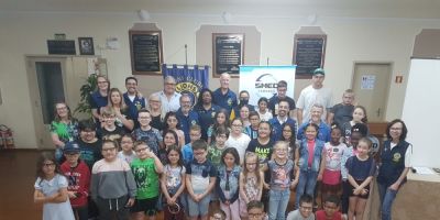 Alunos do município recebem óculos da Campanha da Visão do Lions Clube Universitário