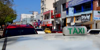 Carro de taxista clandestino é apreendido em Camaquã