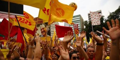 Professores da rede estadual decidem manter greve até dia 11