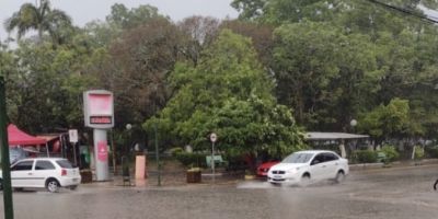 Chuva forte causa transtornos em diversos pontos de Camaquã