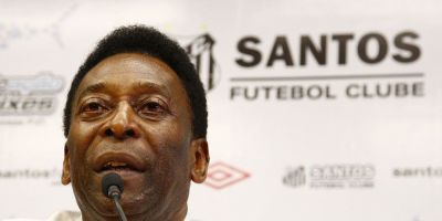 Torcedores vão a hospital prestar solidariedade a Pelé