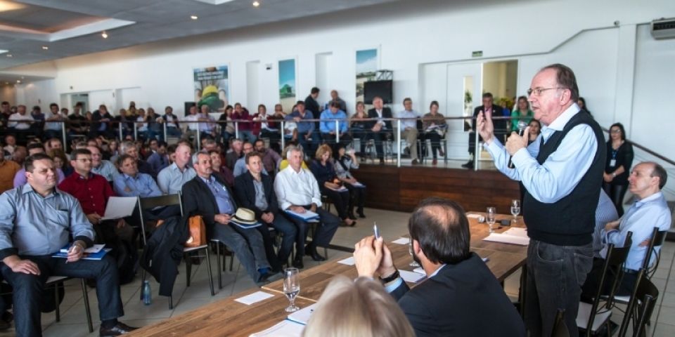 Prefeitos declaram apoio ao projeto referente ao ICMS em reunião da Famurs