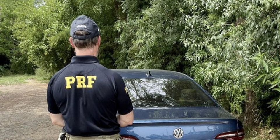 Argentino é flagrado pela PRF dirigindo carro com placas adulteradas no RS