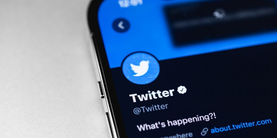 Novo sistema de verificação do Twitter lança selos de cores diferentes 