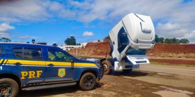 PRF recupera dois caminhões roubados em Lagoa Vermelha