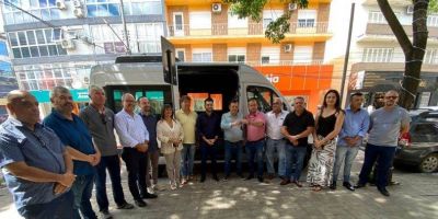 Prefeitura de Camaquã recebe nova van para transporte de pacientes da Saúde