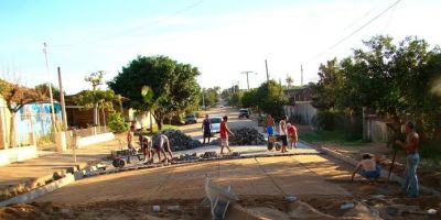 Atraso nos repasses da União interrompe obras de calçamento em Camaquã