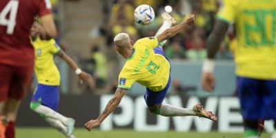 Gol de voleio de Richarlison é eleito o mais bonito da Copa do Catar