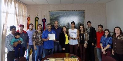 Aluno da escola São João batista representou Dom Feliciano no Campeonato Estudantil em Fortaleza
