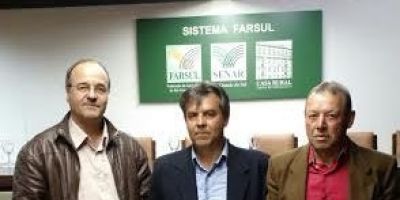 Vereadores camaquenses participam de audiência pública sobre abigeato na Expointer 2015