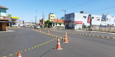 Sinalização na pista é recolocada no entroncamento entre Bento, Loureiro e Três de Outubro em Camaquã