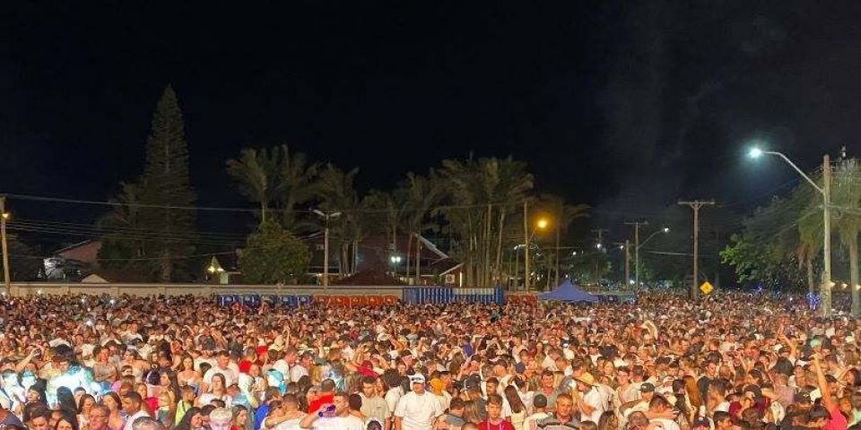 Show da Virada 2023 lota praia da Barrinha em São Lourenço do Sul