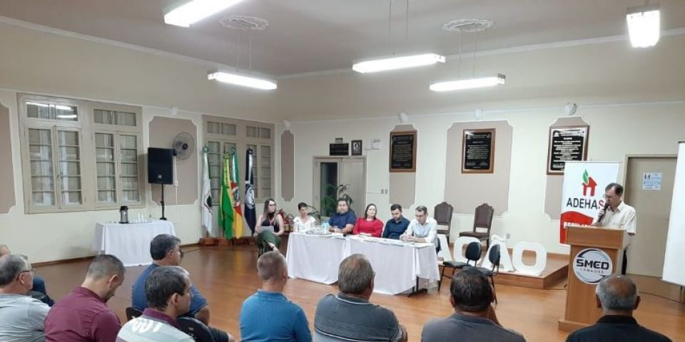 Prefeitura de Camaquã entrega títulos de posse de regularização fundiária do bairro Maria da Graça