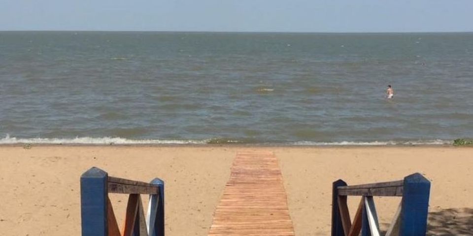 Prefeitura divulga dia e horário dos banhos assistidos para cadeirantes na praia em Arambaré