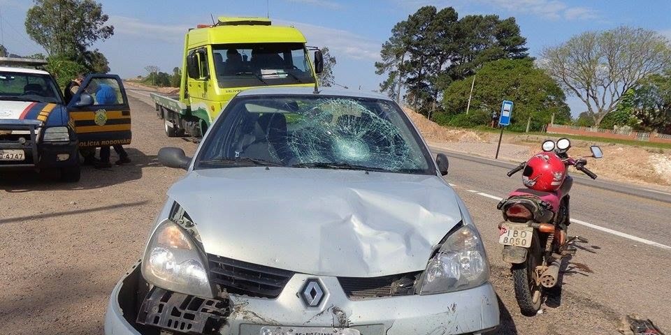 PRF atende acidente com moto clonada e motorista sem CNH em Cristal 