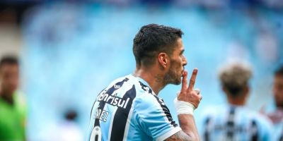 Com dois de Suárez, Grêmio goleia Aimoré pelo Gauchão