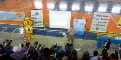 Alunos participam da Semana Nacional de Trânsito em Camaquã