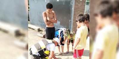 Iniciativa de policiais no Litoral Sul aproxima crianças da Brigada Militar