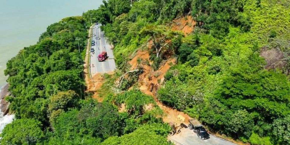 Lula visita áreas atingidas por temporais no litoral norte de SP