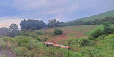 Ônibus de excursão tomba e deixa 35 feridos na RS-342 em Cruz Alta