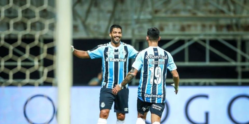 Grêmio vence no Mané Garrincha e avança na Copa do Brasil