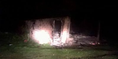 Homem é encontrado carbonizado dentro de casa incendiada no interior de Dom Feliciano