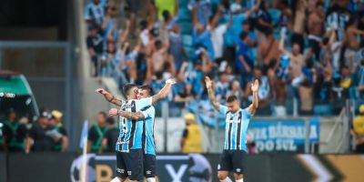 Gre-Nal 438: Grêmio vence o Inter no último minuto de jogo