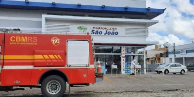 Farmácia é invadida por abelhas em Camaquã na manhã deste domingo