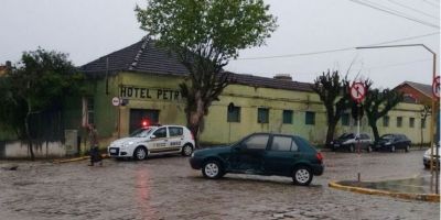 Mais um acidente no cruzamento da Presidente Vargas com Walter Kess, em Camaquã