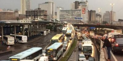 Após protesto de servidores, trânsito é liberado e centro da Capital tem lentidão