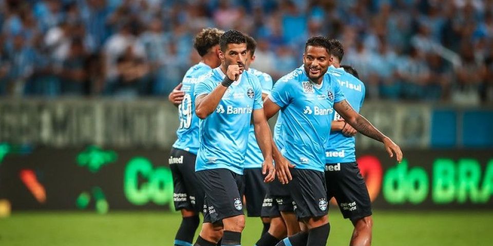 Grêmio goleia o Ferroviário e avança na Copa do Brasil