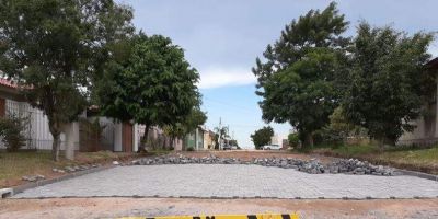 Inicia o calçamento da Rua Cangussu no bairro Viégas em Camaquã