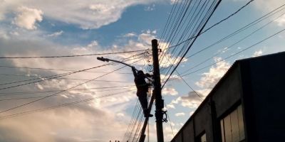 Iluminação de LED segue sendo instalada nos bairros Olaria, Cohab e São José em Camaquã