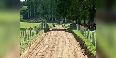 Estrada do Palanque recebe manutenção em Camaquã