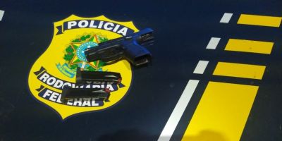 PRF prende homem transportando pistola na BR-116 em Camaquã