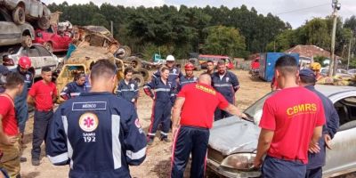 Bombeiros militares e Samu  de Porto Alegre fazem treinamento de resgate veicular em Camaquã