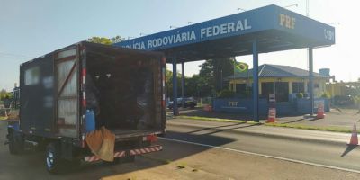 PRF apreende 10 máquinas caça-níqueis dentro de caminhão de mudança em Eldorado do Sul