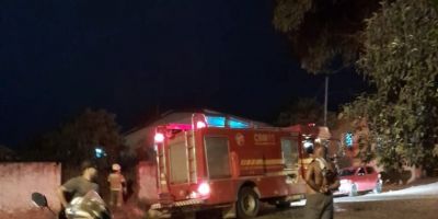 Incêndio em terreno baldio mobiliza bombeiros no fim da tarde deste sábado em Camaquã