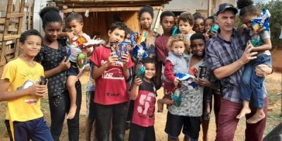 Entrega de doações do projeto ESPERANÇA atende cerca de 300 crianças carentes na Páscoa em Camaquã