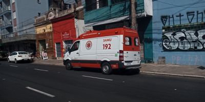 Motociclista morre após colidir contra mureta em Porto Alegre