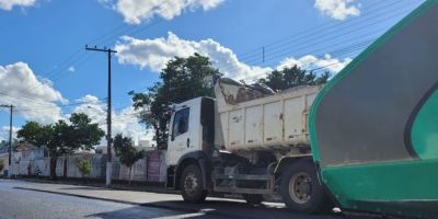 Obras de asfalto avançam em novos trechos da Rua Cristóvão Gomes de Andrade em Camaquã