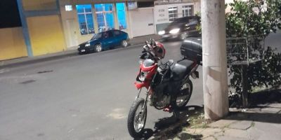 Acidente entre moto e carro deixa motociclista ferido em Camaquã