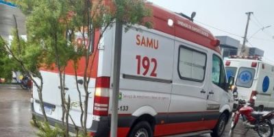 Acidente entre carro e moto deixa motociclista ferido em Camaquã