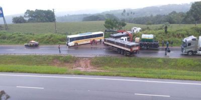 Incidente com carreta bitrem bloqueia pista da BR-116 em Sentinela do Sul