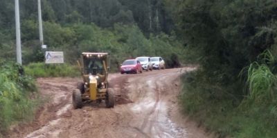 Força-tarefa da prefeitura realiza melhorias em estradas do interior de Camaquã