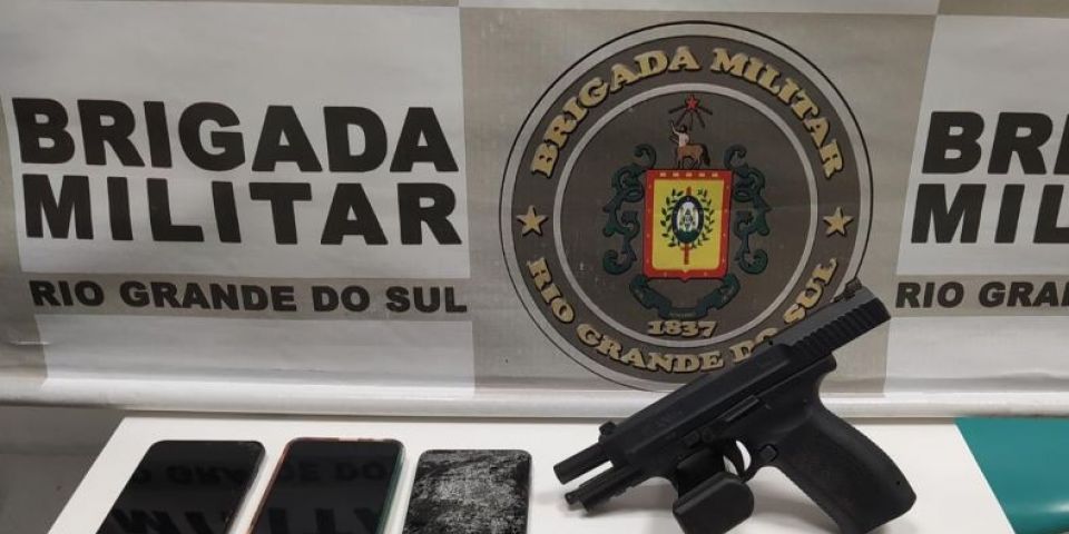 Perseguição policial termina com prisão e apreensão de arma em Porto Alegre