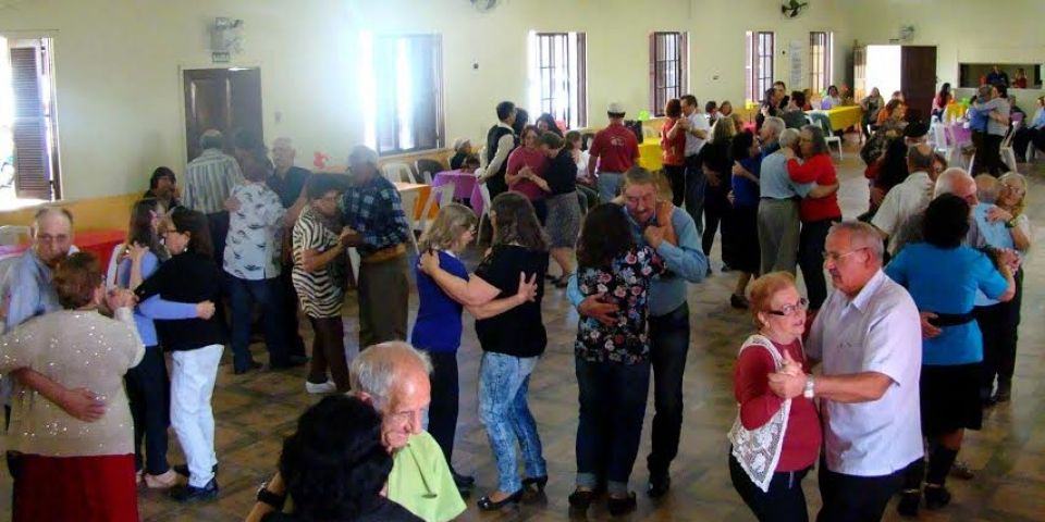 Projeto Conviver realiza baile em homenagem ao dia Nacional do Idoso em Camaquã