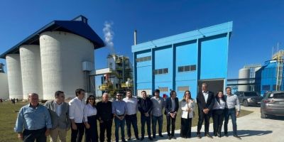 Vice-governador Gabriel Souza visita a empresa Santalúcia Alimentos 