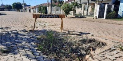 Buraco aberto na Rua Dona Cassina, em Camaquã, já tem quase um ano